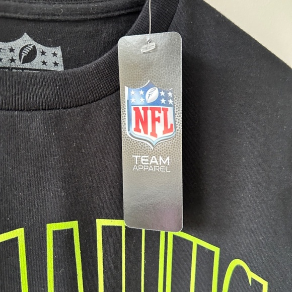 NWT Seattle Seahawks Football T-Shirt Size Small Men's Fandom Stadium Tailgate - Picture 4 of 8